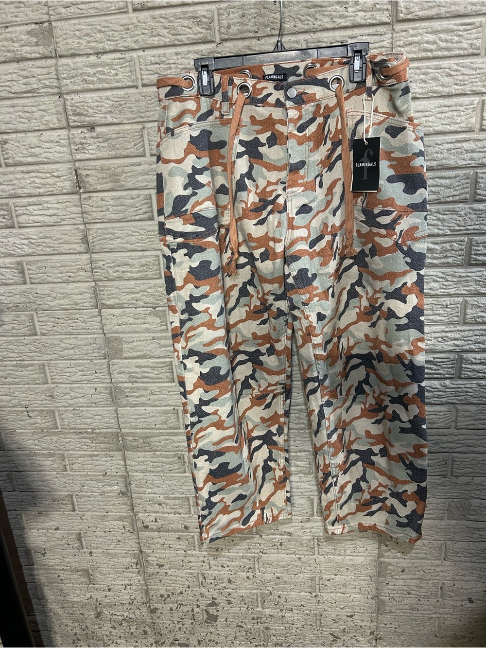 NWT Flamingals Stretchy Camo Print Eyelet Drawstring Barrel Leg Pants Size 2XL